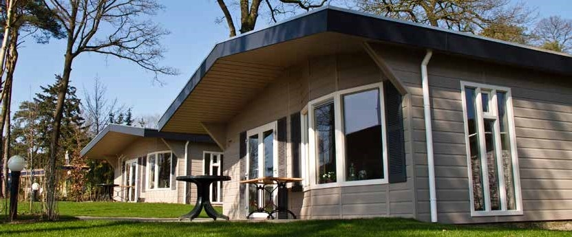 Kunststof gevelbeplating is uitermate geschikt voor het bekleden van een chalet Op deze afbeelding ziet u kunststof gevelbeplating op een chalet